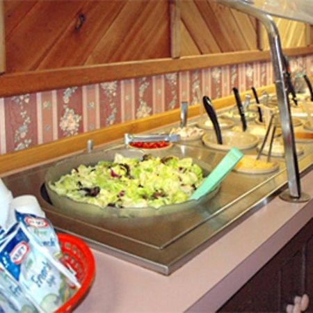 Zellar'S Village Inn Newberry Kültér fotó