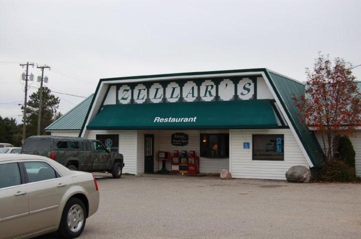 Zellar'S Village Inn Newberry Kültér fotó